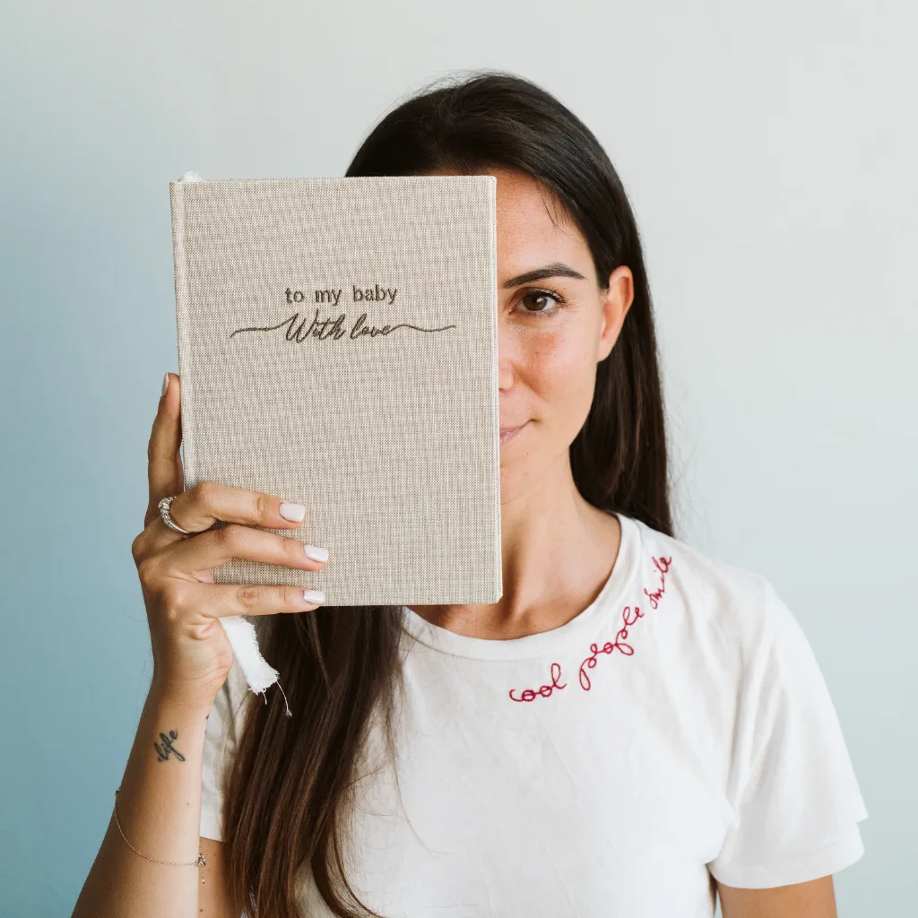 Ragazza con Diario Dei Ricordi